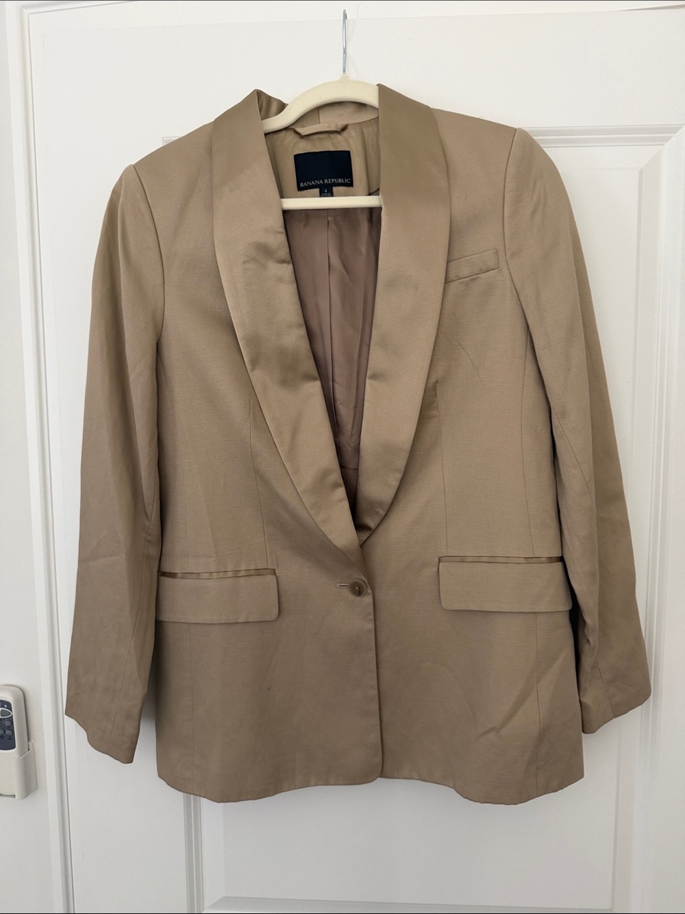 Banana Republic Women's Light Tan Shawl-Collar Blazer size 4